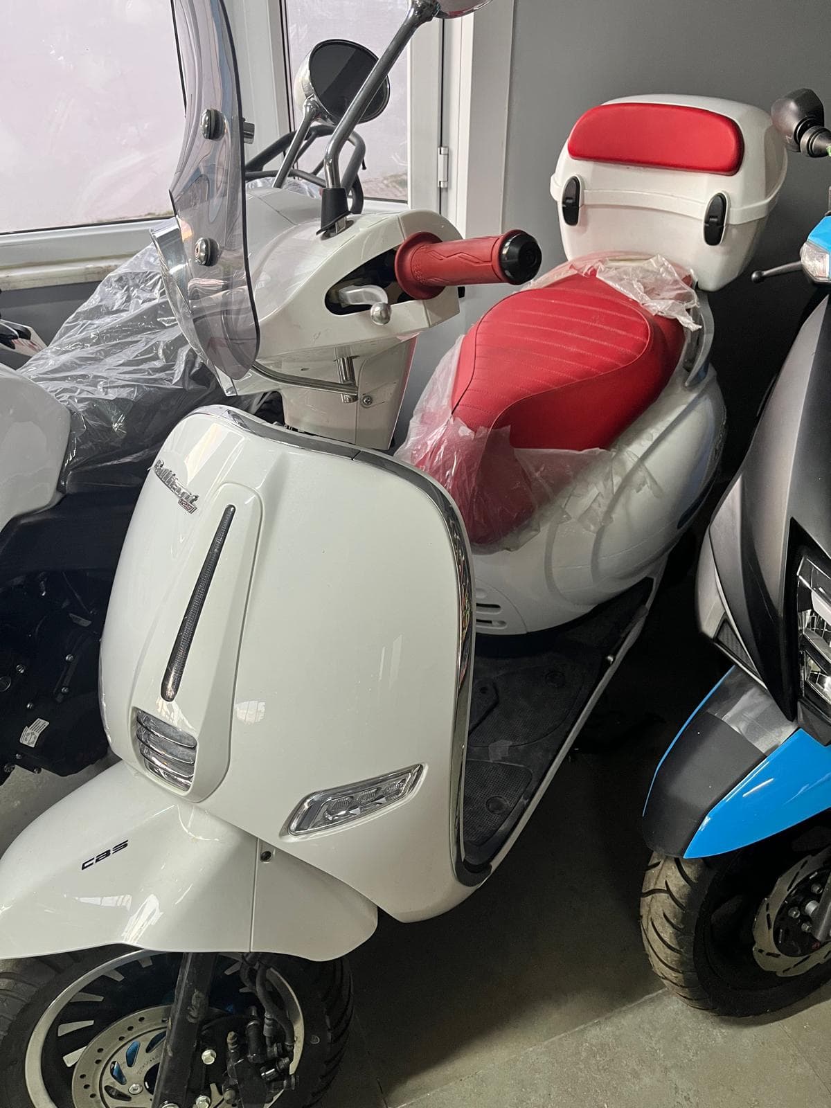 Scooter mı Motosiklet mi? Farkları, Avantajları ve Hangisi Size Uygun?